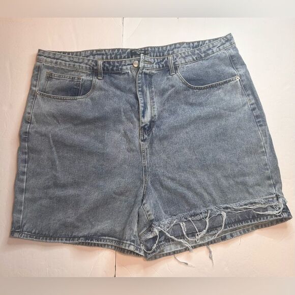 PrettyLittleThing Plus Light Blue Wash Distressed Longline Denim Shorts Size 20 - Picture 5 of 16